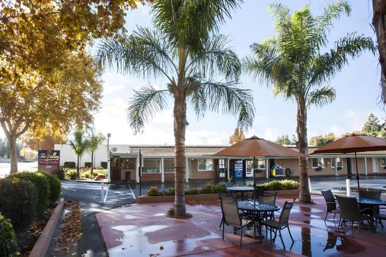 Tri Valley Inn & Suites — photo 3