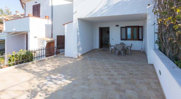 Holiday apartment with patio — photo 5
