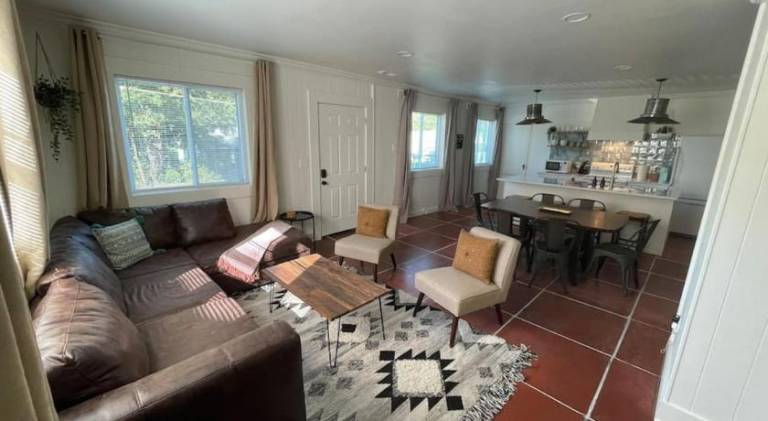 Ample house | Suitable for remote work | Pet-friendly — photo 2