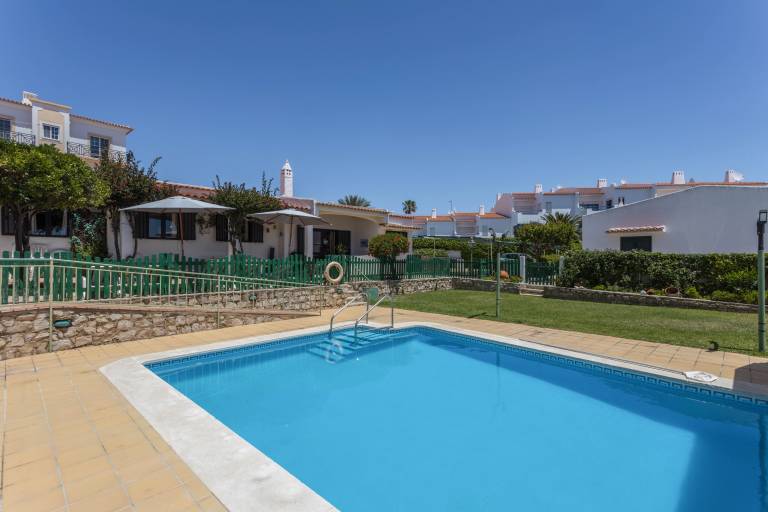 Spacious Villa "Morena" with Wi-Fi, Garden, Terrace, Balcony & Pool in Albufeira
