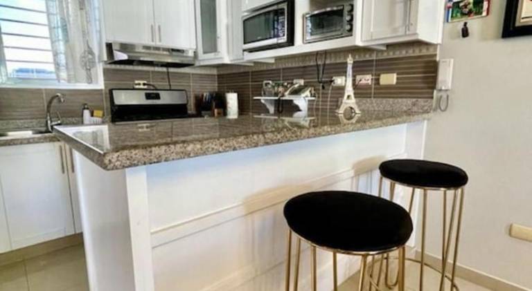 Luxury 5 Beds Penthouse - Private Jacuzzi & Karaoke Bar & Free Parking — photo 3