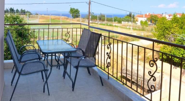 House with terrace & barbecue — photo 4