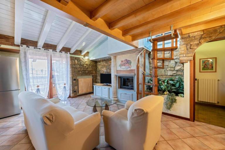 Rental apartment with yard in Manerba del Garda