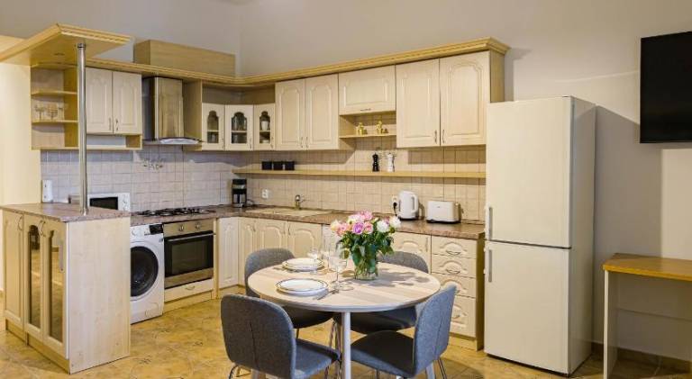 Rental apartment with hot tub — photo 4