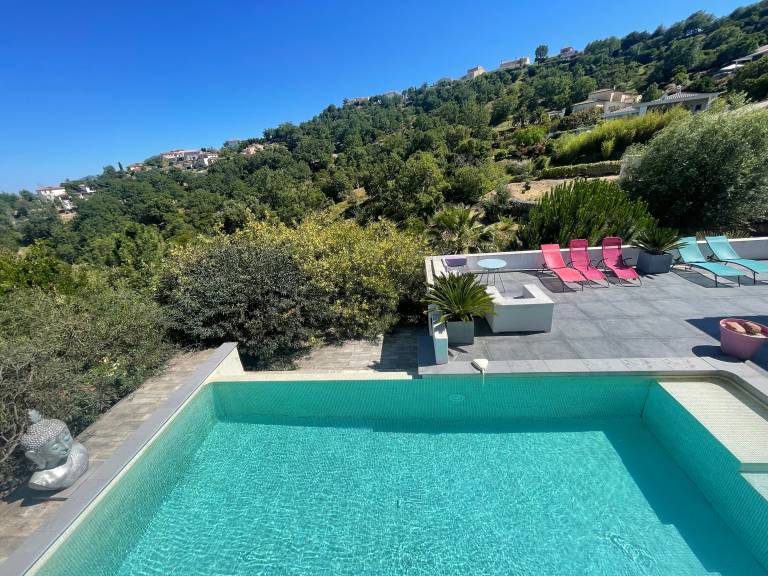 Villa 'Architecte Sea View' with Sea View, Wi-Fi and Air Conditioning in Grasse