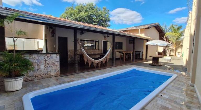 House with pool — photo 3