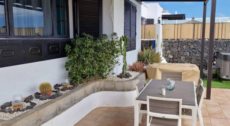 Beautiful villa with hot tub & pool | Pet-friendly — photo 4