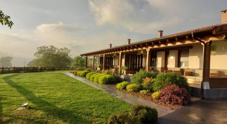 Holiday apartment with BBQ, patio & yard | Suitable for remote work in Cangas de Onís