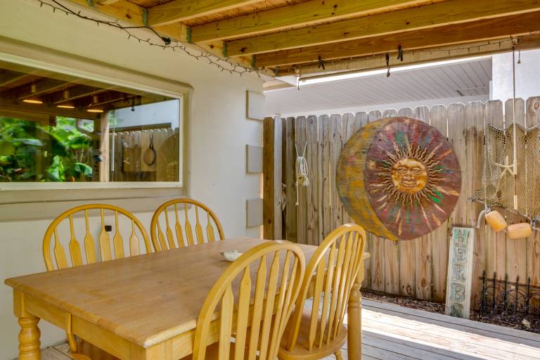 Deck, Fire Pit & Grill: Port Isabel Home! — photo 2