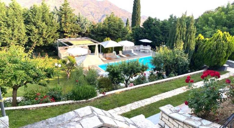 Holiday apartment with private pool, garden & terrace — photo 5