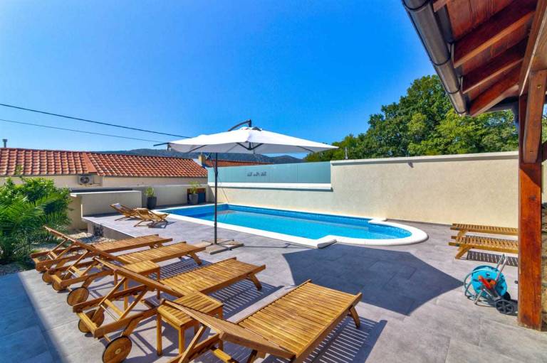 Villa with BBQ & pool | Pool view — photo 5