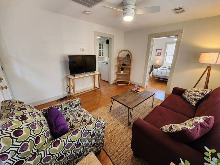 Apartment with yard — photo 4