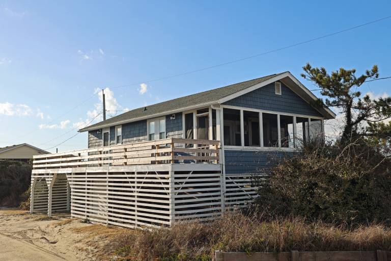 SN8421- Oceanside, 3 BRs W/2 Baths, Direct Beach Access, Wifi, & Pet Friendly! — photo 4