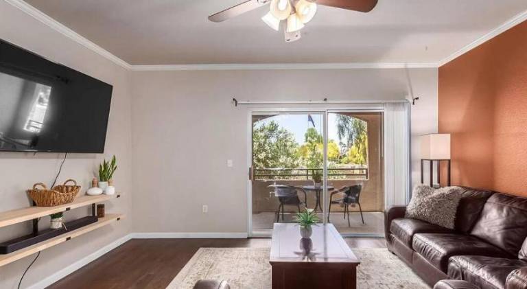 Comfy 2 bed 2 bath Phoenix Paradise with Pool and Gym — photo 2
