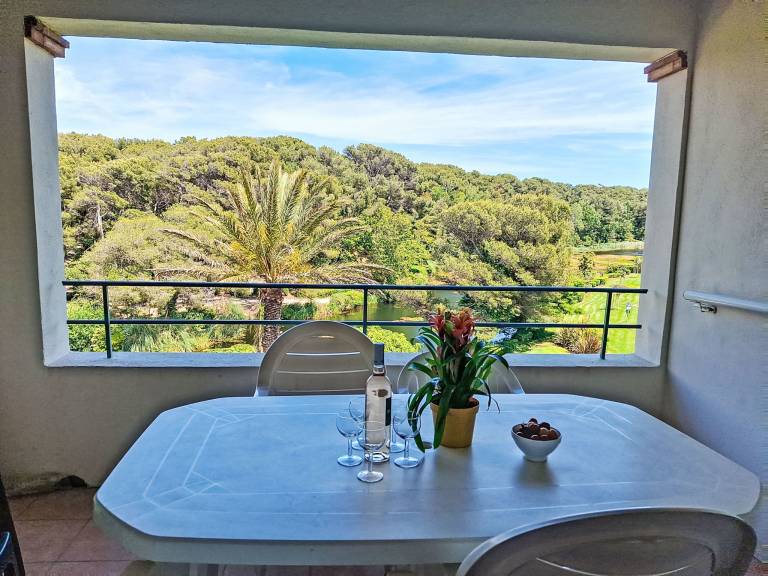 Pleasant rental apartment with pool, yard & patio | Lake view | Next to the beach | Pets are welcome — photo 4