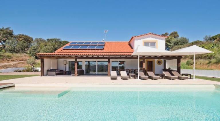 Fully equipped ample villa with garden, barbeque & patio | Perfect for remote work | Pets allowed in Évora