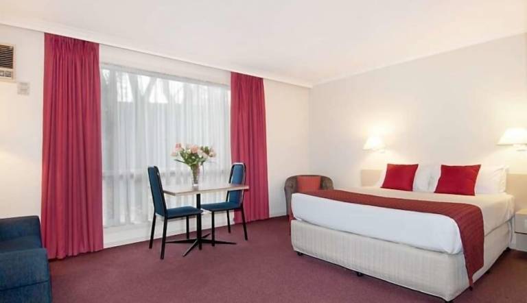 Motel  Croydon South