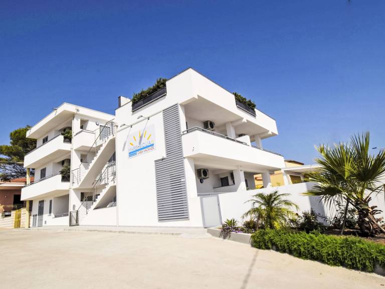 Holiday apartment with barbecue, pool & yard — photo 2