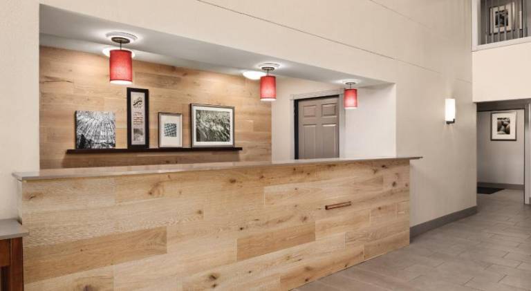 Country Inn & Suites by Radisson, Dubuque, IA — photo 5
