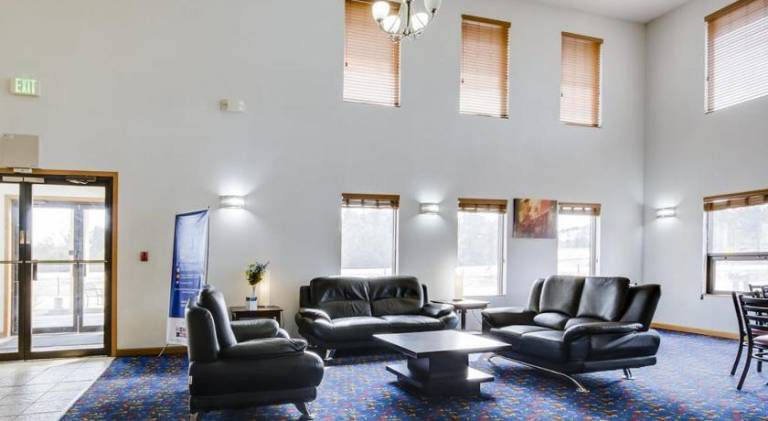 Econo Lodge Inn & Suites Wisconsin Dells — photo 3