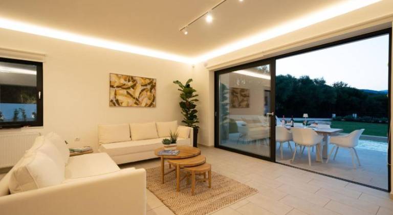 Villa with pool, grill & garden — photo 4