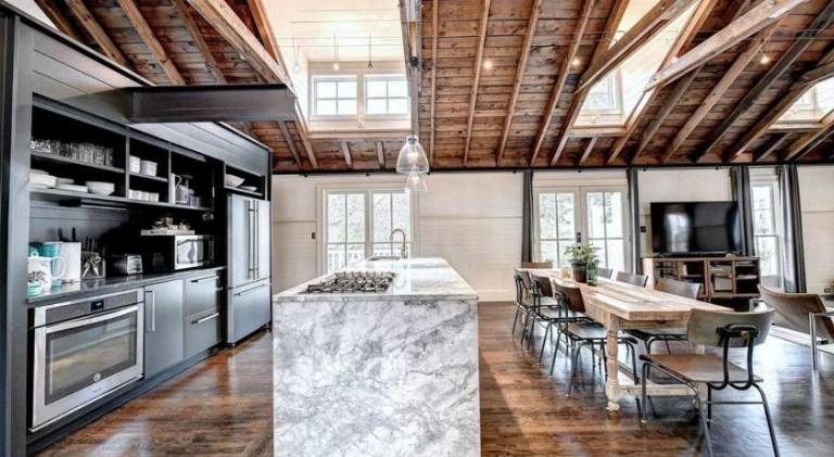Modern Farm house in heart of the City- Sleeps 12 — photo 2