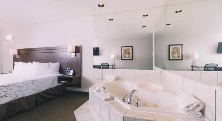 Service Plus Inns and Suites — photo 2