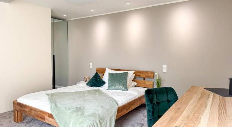 Serviced apartment with terrace & yard — photo 2