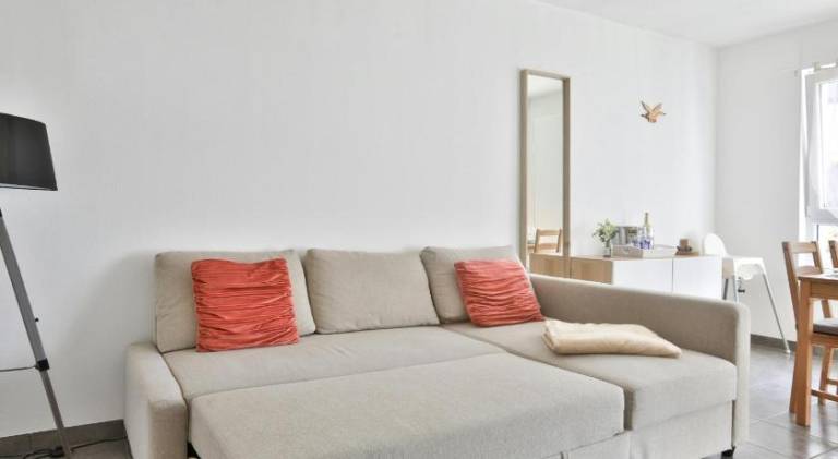 Rental apartment with patio — photo 2