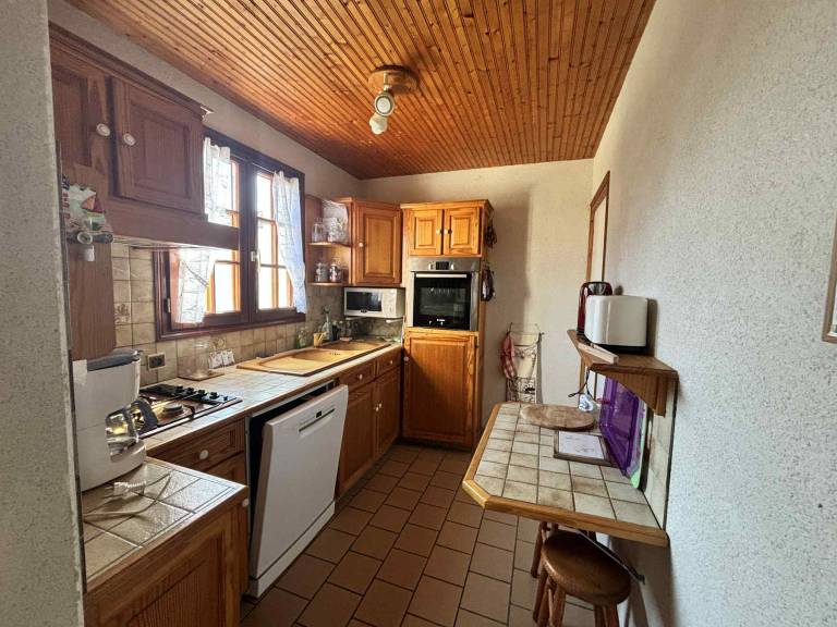 Vacation home with BBQ & yard — photo 3