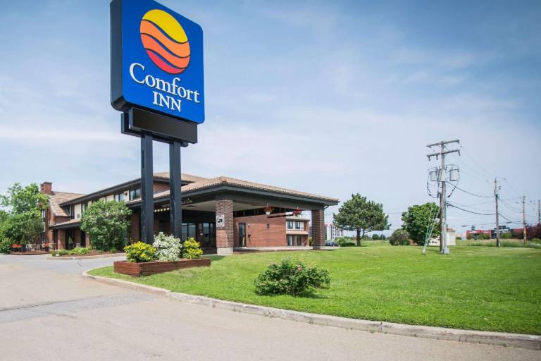 Comfort Inn Ancienne-Lorette - Quebec Airport in Québec City, QC