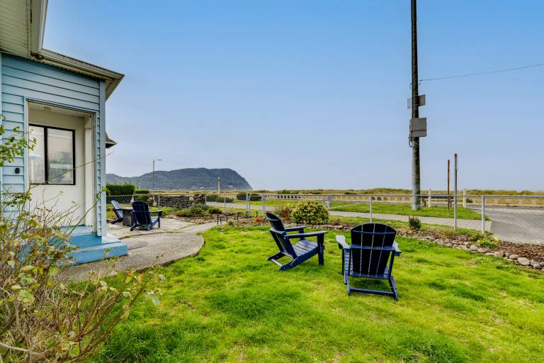 Beachfront Cottage on Seaside Promenade w/ Hot Tub in Seaside, OR