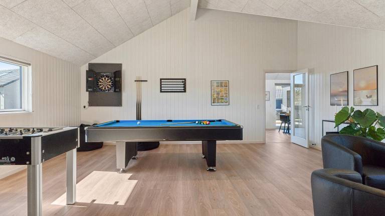 Vacation home with sauna, patio & private pool — photo 2