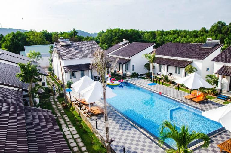 Family-friendly serviced apartment with yard, terrace & pool | Suitable for remote work | Dogs allowed in Phu Quoc