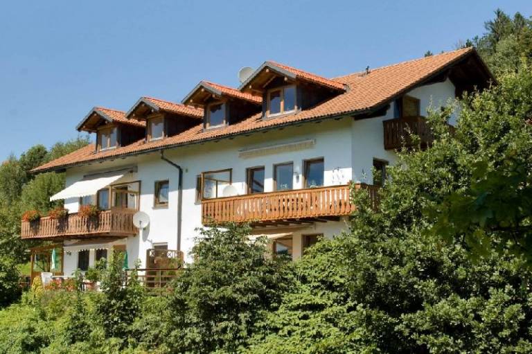 Family-oriented vacation home with garden, barbecue & terrace | Dogs allowed — photo 2