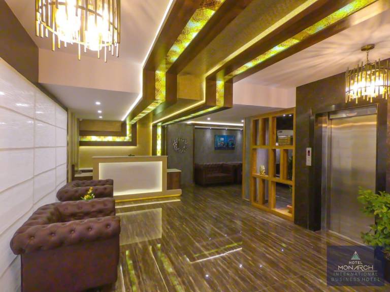 Hotel Monarch International