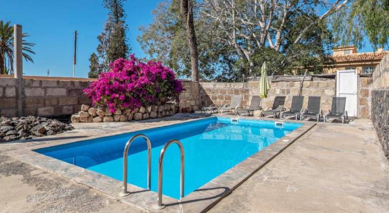 Apartment with barbecue, pool & patio in Adeje