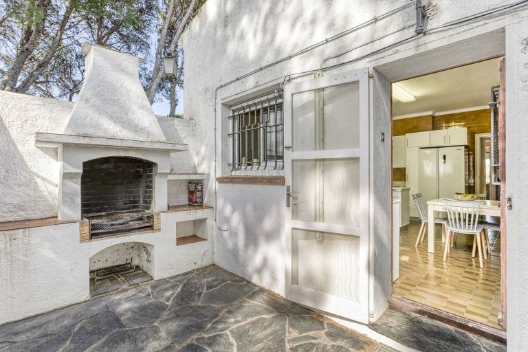 Fully equipped wonderful villa with yard, barbecue & private pool | Beach view | Next to the beach | Pets are welcome — photo 5