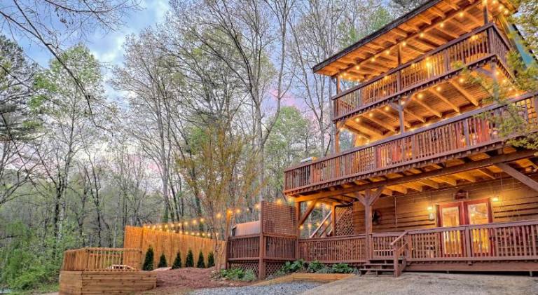 Pleasant chalet with sauna & hot tub | Pets are welcome in Helen, GA