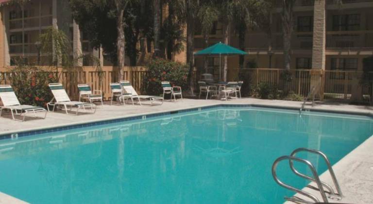 La Quinta Inn by Wyndham Bakersfield South — photo 2