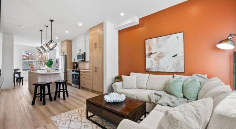 House with 1 room for 5 persons in Calgary, AB