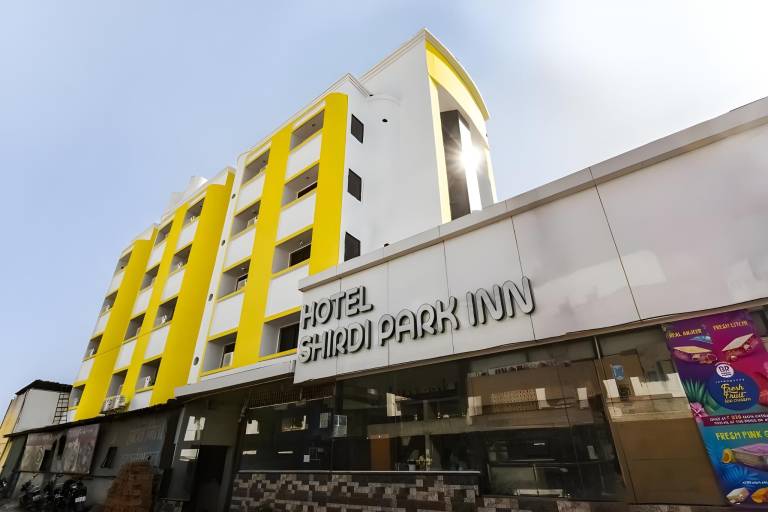 Hotel Shirdi Park Inn - 80 Meters From Sai Samadhi Temple in Rahata