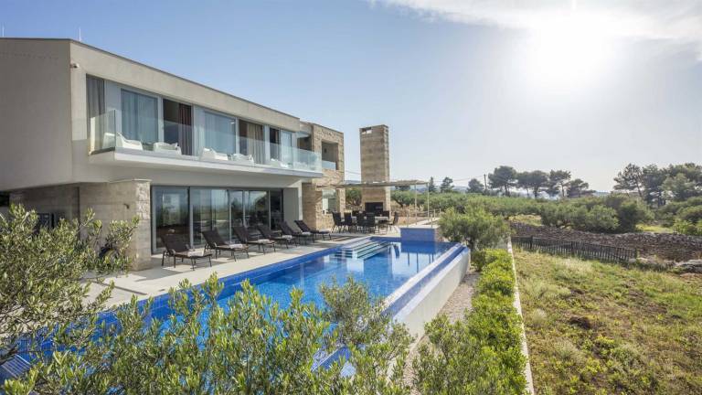 Luxury Villa Spectrum with Heated Pool — photo 3