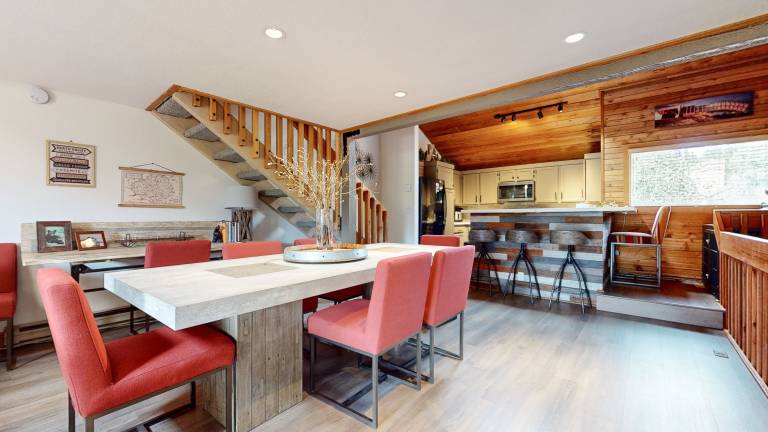 Condo with BBQ, sauna & hot tub | Mountain view — photo 3