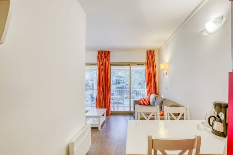 Flat With Swimming Pool Near The Beach — photo 5