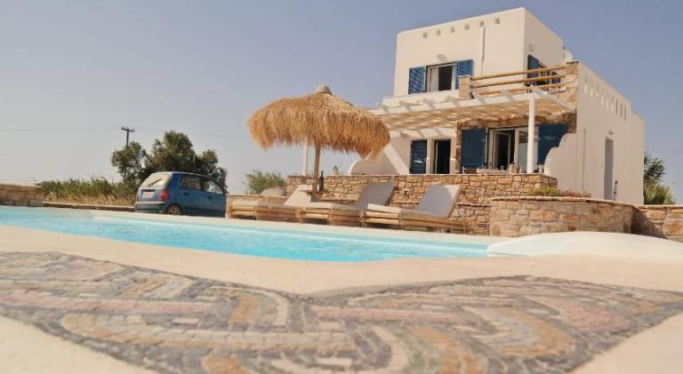Villa with yard, private pool & terrace in Naxos