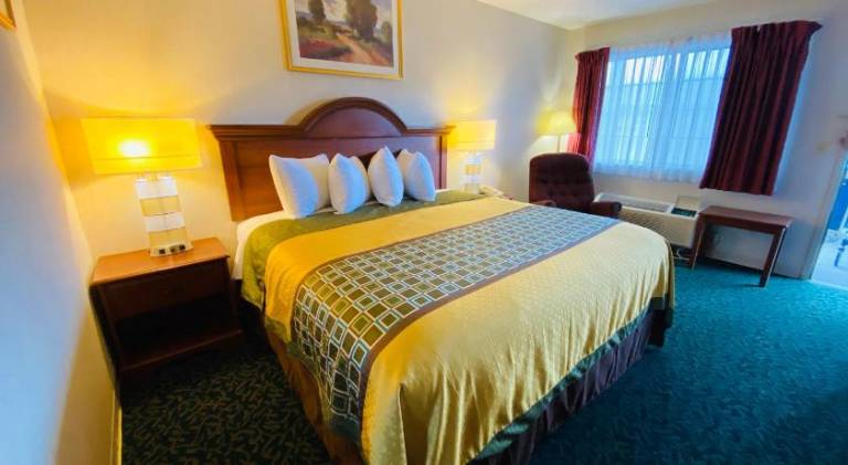 Harrisonville Inn & Suites — photo 4