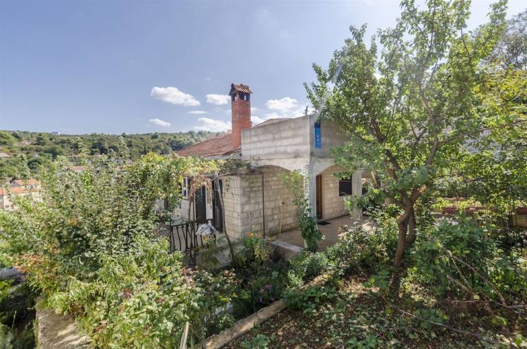 House  Postira