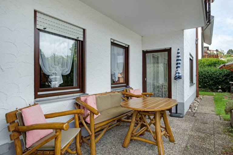 Holiday apartment with patio | Garden view — photo 4
