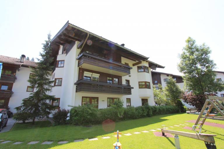 Apartment with yard | Mountain view in Kitzbuhel